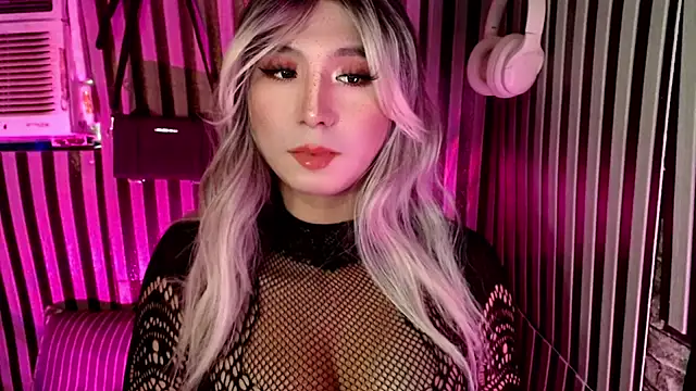 UrhotlucyTS online show from January 13, 7:02 am