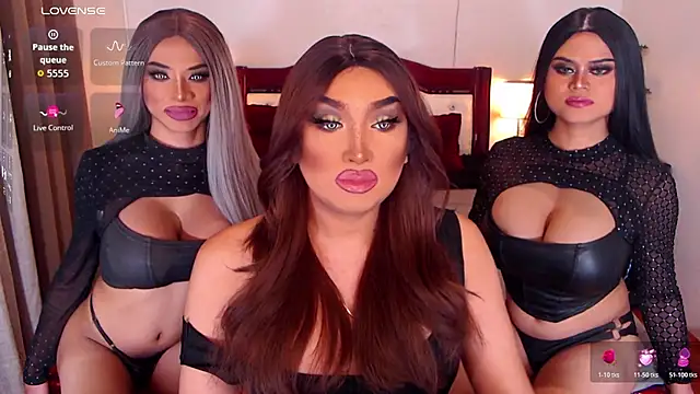 Snapshot of DoniaSabrina chatting on March 4, 7:53 pm DoniaSabrina online show from March 4, 7:53 pm