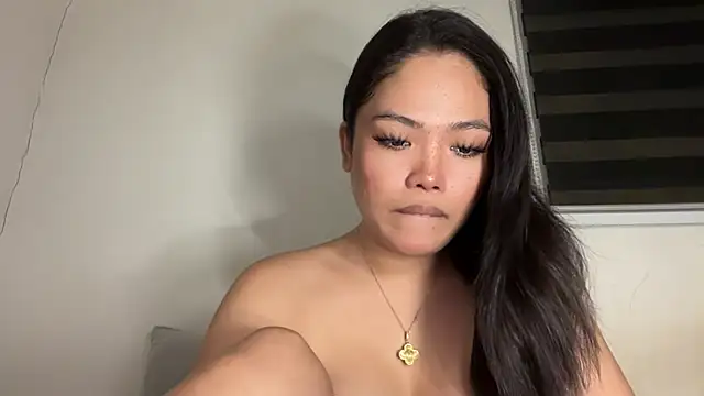 evabuntog online show from October 3, 6:05 pm