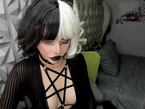 janecomander online show from June 12, 2:10 am