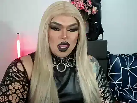 Snapshot of michellevixen922 chatting on November 4, 8:02 am michellevixen922 online show from November 4, 8:02 am