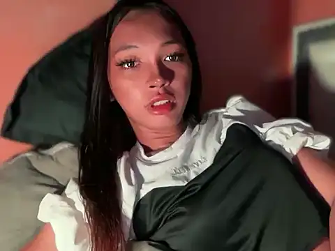 Snapshot of Simi_Ipit chatting on March 21, 5:12 am Simi Ipit online show from March 21, 5:12 am