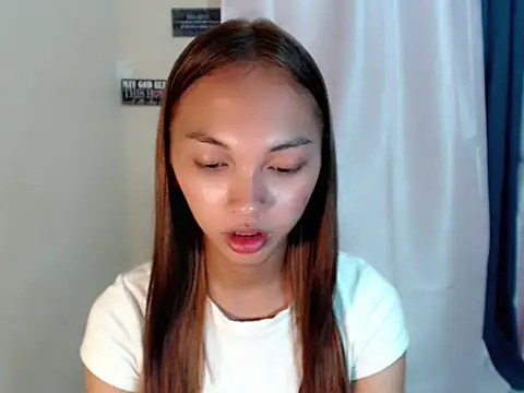 Snapshot of Simi_Ipit chatting on May 10, 4:45 pm Simi Ipit online show from May 10, 4:45 pm