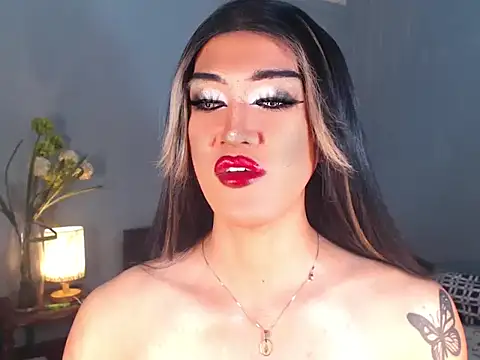 Snapshot of AleinaCroft chatting on December 4, 2:43 am AleinaCroft online show from December 4, 2:43 am