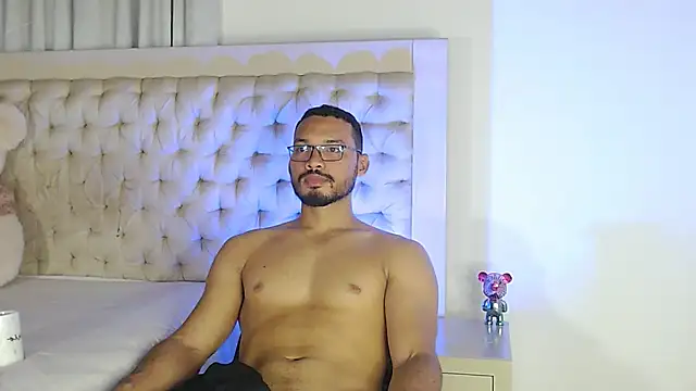 Snapshot of marcusblade chatting on December 1, 10:26 pm marcusblade online show from December 1, 10:26 pm