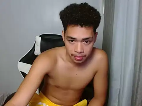 Snapshot of curlyasian_njxx chatting on May 20, 11:44 pm curlyasian njxx online show from May 20, 11:44 pm