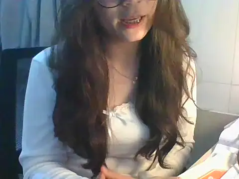 Snapshot of Linzly chatting on November 6, 4:52 pm Linzly online show from November 6, 4:52 pm