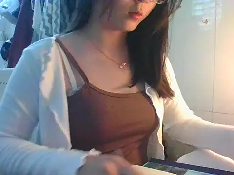 Snapshot of Linzly chatting on December 17, 2:50 am Linzly online show from December 17, 2:50 am