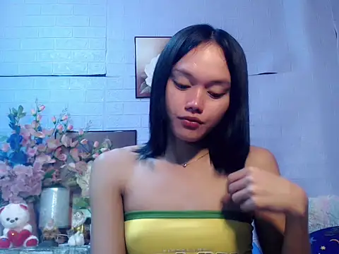Snapshot of sexybabewarrior chatting on May 13, 5:43 pm sexybabewarrior online show from May 13, 5:43 pm