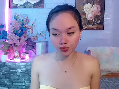 Snapshot of sexybabewarrior chatting on June 18, 12:31 pm sexybabewarrior online show from June 18, 12:31 pm