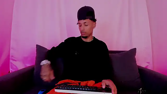 Thiagoferreti online show from November 13, 7:57 pm