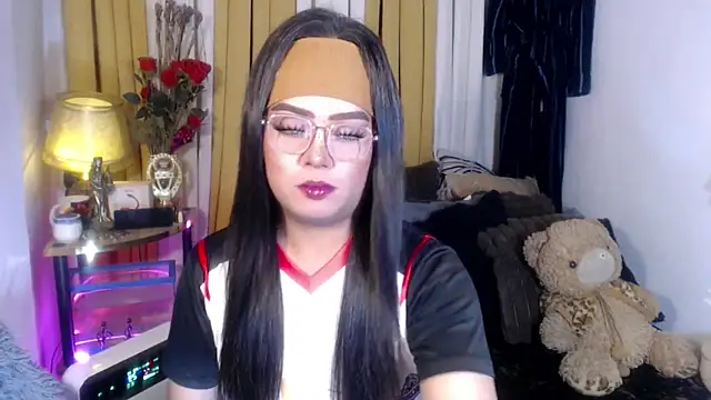 Snapshot of YourSweet-mich chatting on May 12, 1:41 pm YourSweet-mich online show from May 12, 1:41 pm