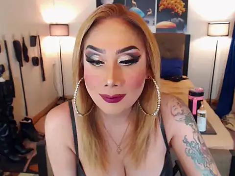 Snapshot of Allysonevanns chatting on November 21, 6:12 am Allysonevanns online show from November 21, 6:12 am