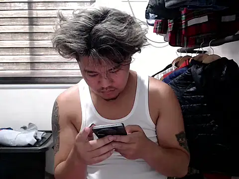 Snapshot of tastylicious_John19 chatting on December 2, 3:34 am tastylicious John19 online show from December 2, 3:34 am