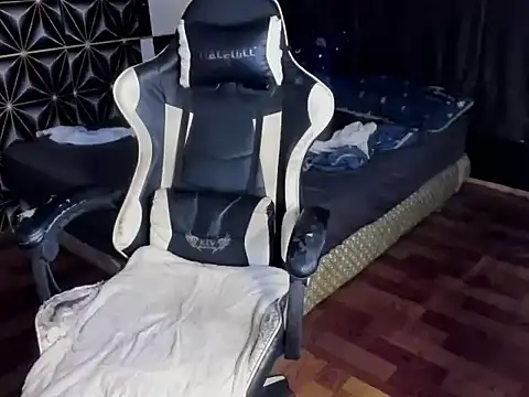 Snapshot of AsianHotBODYY chatting on November 23, 7:19 am AsianHotBODYY online show from November 23, 7:19 am