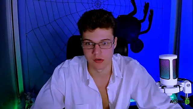 lucas long  online show from October 23, 6:50 pm