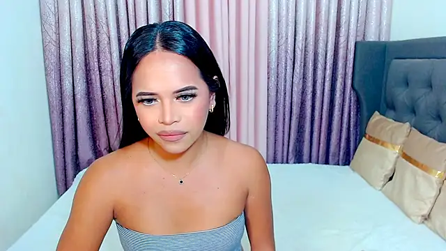 Snapshot of Lorainnelustts chatting on November 10, 7:29 am Lorainnelustts online show from November 10, 7:29 am