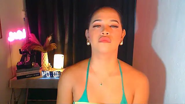 Snapshot of Lorainnelustts chatting on December 4, 2:04 pm Lorainnelustts online show from December 4, 2:04 pm