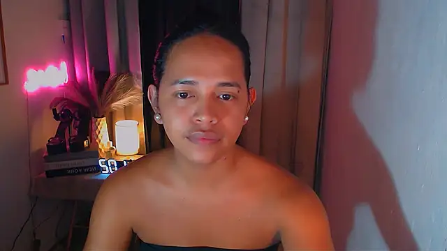 Lorainnelustts online show from December 15, 7:23 am