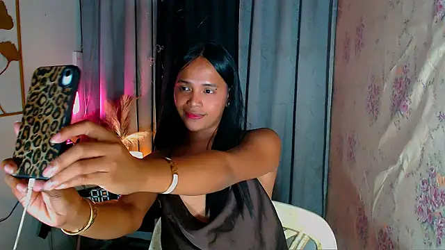 Lorainnelustts online show from February 17, 3:51 pm