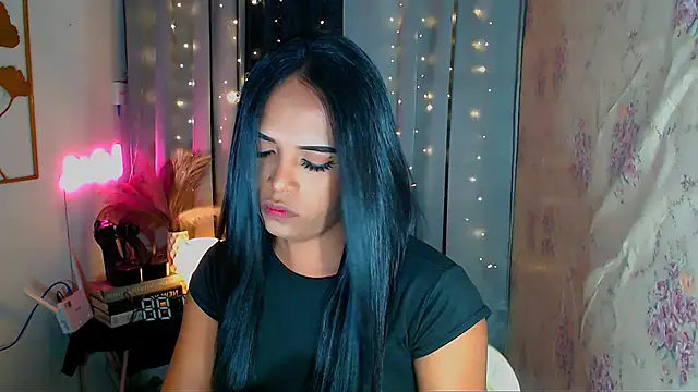 Lorainnelustts online show from February 18, 12:34 pm