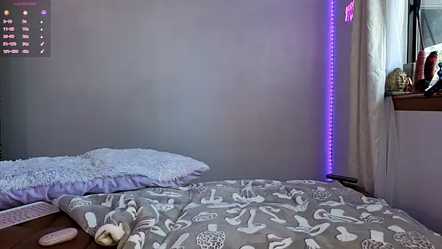 Snapshot of dustbunni0414 chatting on December 3, 6:17 pm dustbunni0414 online show from December 3, 6:17 pm