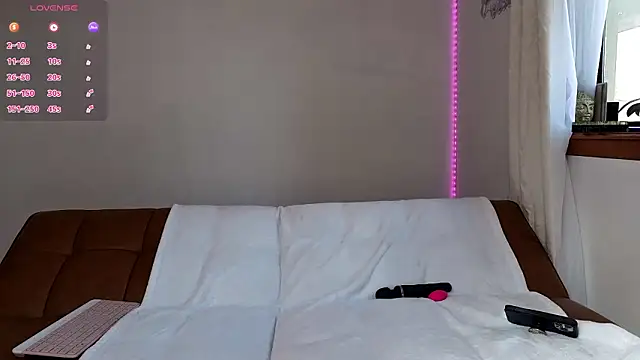 dustbunni0414 online show from March 7, 2:47 pm