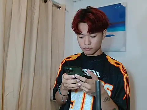 Snapshot of ur_little_secret chatting on October 13, 2:39 pm ur little secret online show from October 13, 2:39 pm