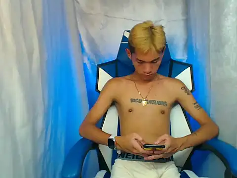 Snapshot of riks_tyler chatting on November 11, 5:24 pm riks tyler online show from November 11, 5:24 pm