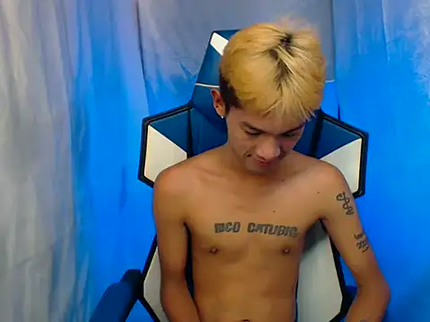 Snapshot of riks_tyler chatting on November 28, 12:41 pm riks tyler online show from November 28, 12:41 pm