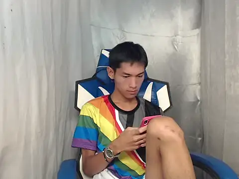Snapshot of riks_tyler chatting on June 21, 2:52 pm riks tyler online show from June 21, 2:52 pm