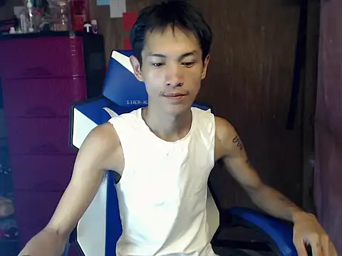 Snapshot of riks_tyler chatting on July 18, 7:34 am riks tyler online show from July 18, 7:34 am