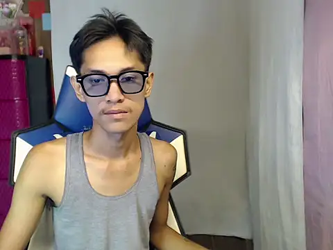 Snapshot of riks_tyler chatting on July 28, 8:52 pm riks tyler online show from July 28, 8:52 pm