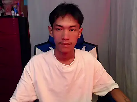 Snapshot of riks_tyler chatting on July 29, 10:13 am riks tyler online show from July 29, 10:13 am