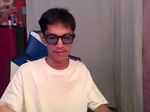 Snapshot of riks_tyler chatting on July 29, 10:19 pm riks tyler online show from July 29, 10:19 pm