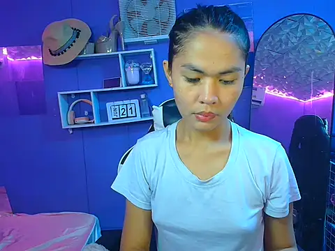 Snapshot of urgirljane chatting on June 21, 2:47 am urgirljane online show from June 21, 2:47 am