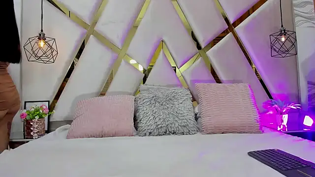 Snapshot of FernandaRousse chatting on October 27, 5:39 pm FernandaRousse online show from October 27, 5:39 pm