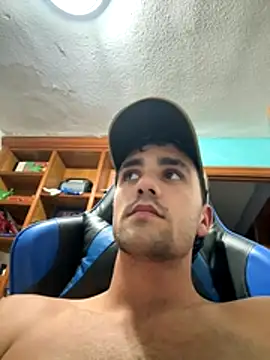 aavrdvh33 online show from October 30, 7:36 pm