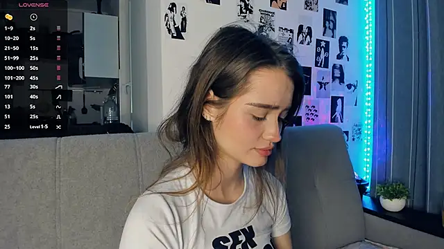 Snapshot of lovelyalivia chatting on November 15, 10:01 am lovelyalivia online show from November 15, 10:01 am