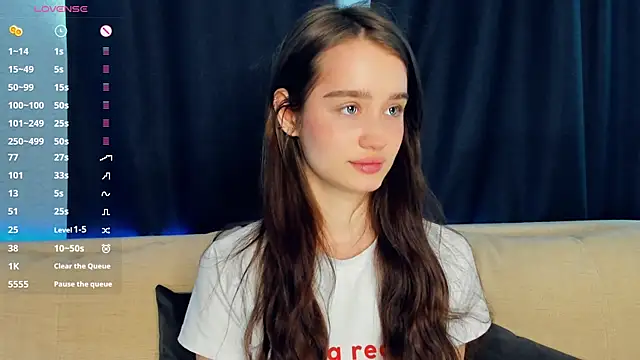 lovelyalivia online show from February 17, 7:38 am