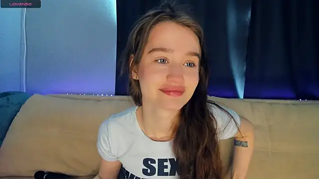 lovelyalivia online show from March 27, 8:20 am