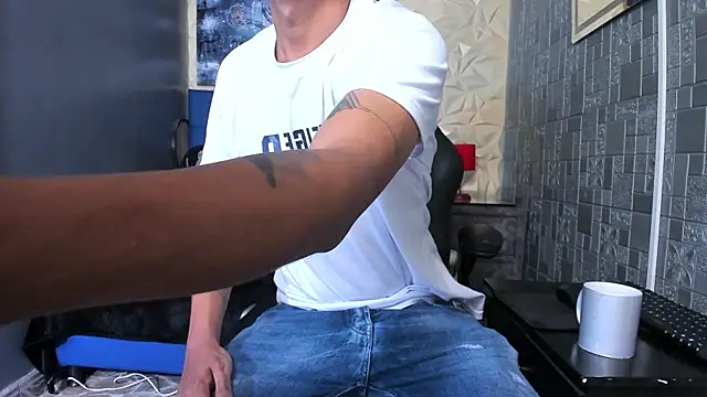 BigMonstercoks69 online show from March 31, 12:38 pm