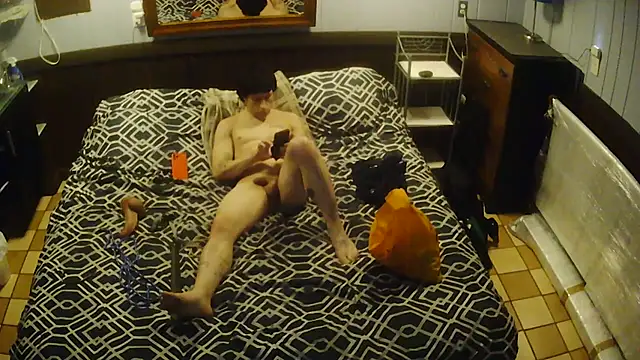 RivslRabbit online show from April 6, 8:15 am