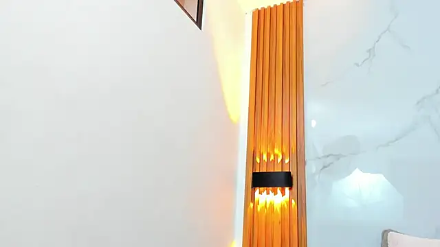 IsabellaMonet online show from December 15, 11:14 am