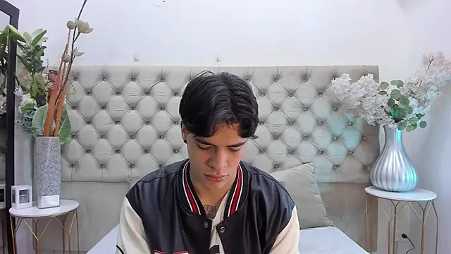 Snapshot of BenitoSaenz chatting on December 15, 12:09 pm BenitoSaenz online show from December 15, 12:09 pm