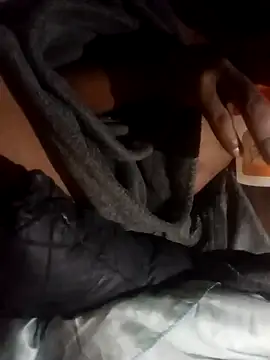 Snapshot of OnlyMoneyIwanT chatting on November 22, 12:20 am OnlyMoneyIwanT online show from November 22, 12:20 am