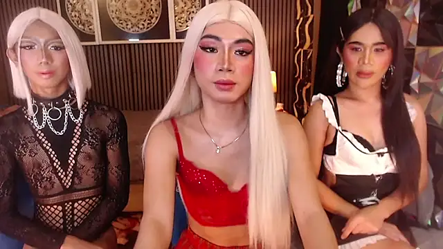 Snapshot of BigCockMaxineTS chatting on July 6, 6:32 pm BigCockMaxineTS online show from July 6, 6:32 pm