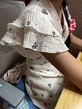 Snapshot of Mina048 chatting on June 2, 8:05 am Mina048 online show from June 2, 8:05 am