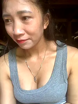 Snapshot of ThiHa003 chatting on October 7, 4:42 am ThiHa003 online show from October 7, 4:42 am