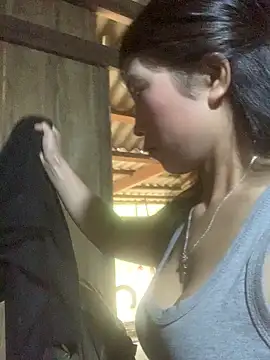 Snapshot of ThiHa003 chatting on November 17, 5:13 am ThiHa003 online show from November 17, 5:13 am